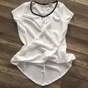 White High Low Blouse. Twist Hem  😍 szXS
